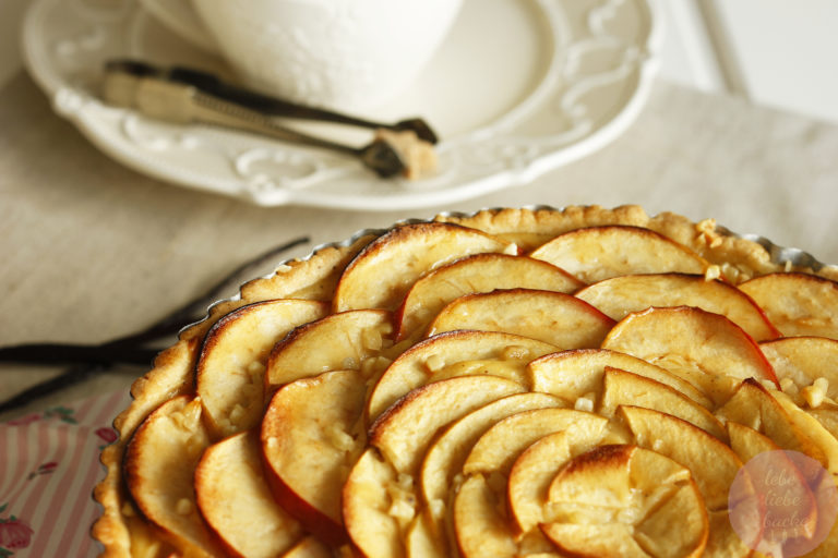 Apfeltarte mit Mohn und Pudding - lebe liebe backe