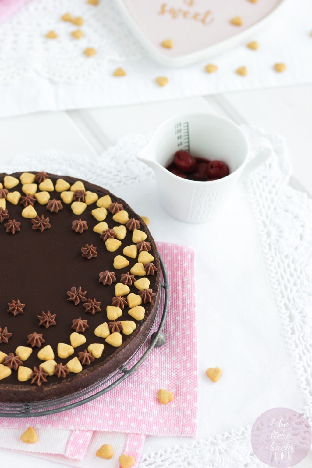 Dark Chocolate Tarte - herbe Schokotarte mit Kirschen - lebe liebe backe