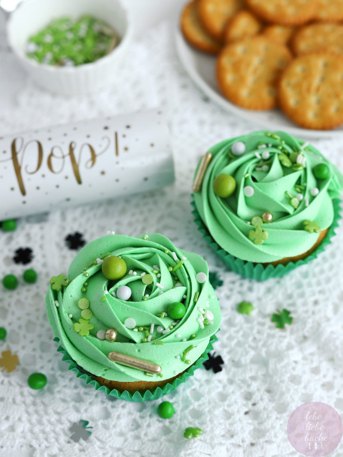 Neujahrscupcakes mit Erdnussbutter und Vanillefrosting - lebe liebe backe